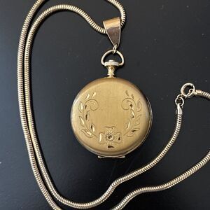 Vintage Gold Tone Pocket Watch Style Engraved Locket Pendant Long Chain 24”